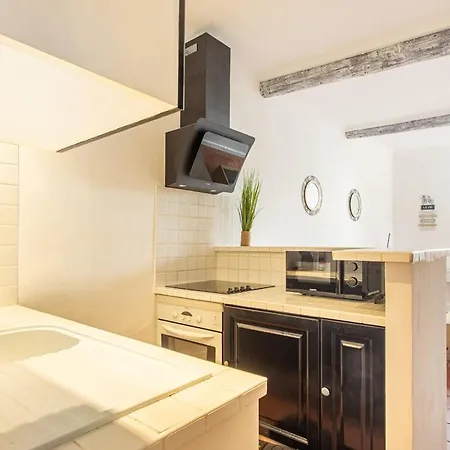 Charm Of Vieil Antibes, Quiet 2-4pers Apartment Antibes